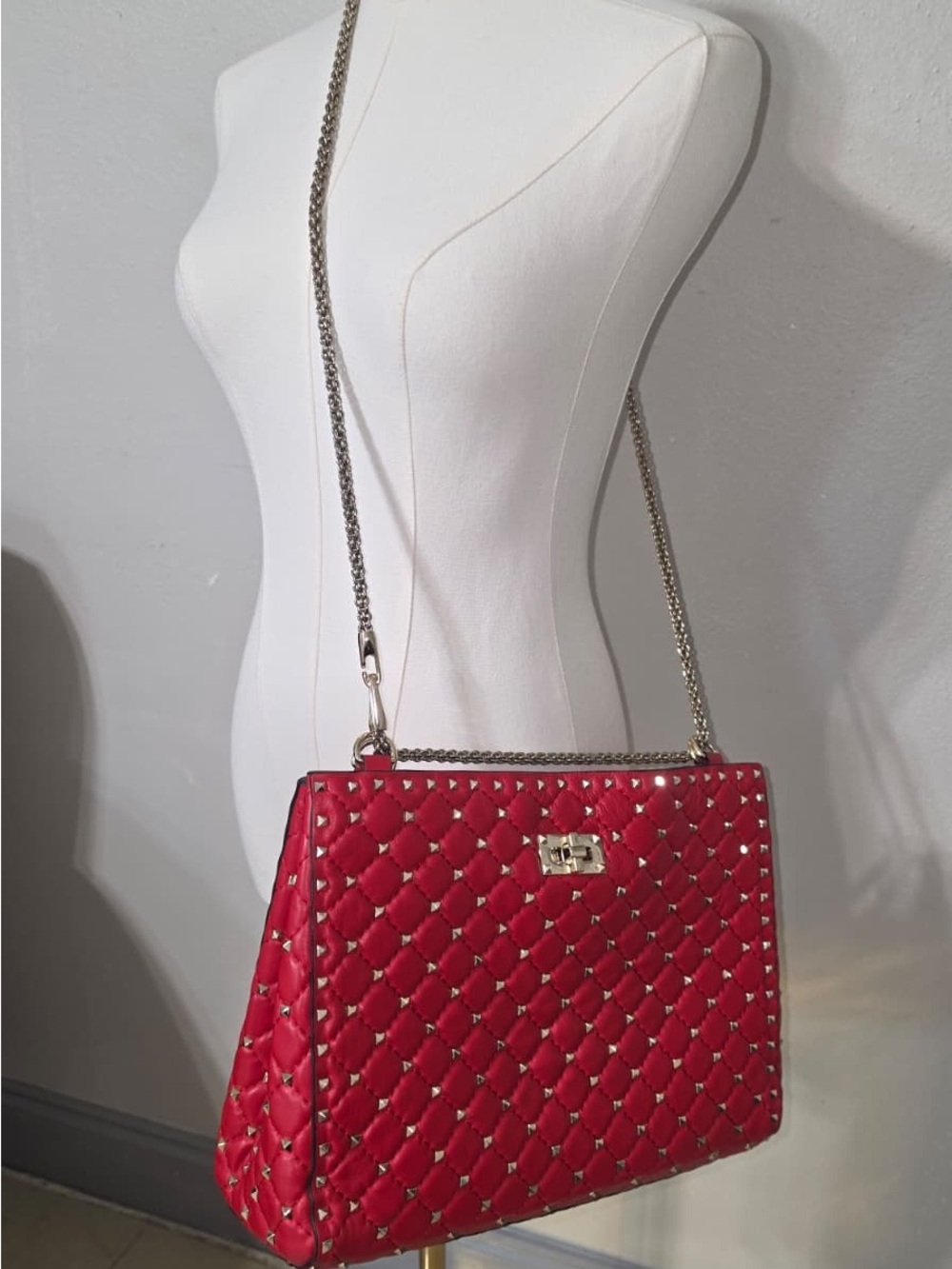 Valentino Garavani Large Rockstud Spike Red Leather Shoulder Bag - Picture 2 of 14